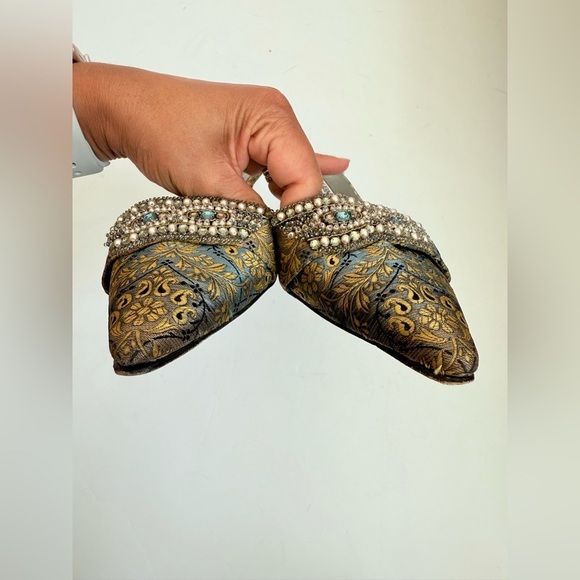 Manolo Blahnik Blue Gold Tapestry Paisley Brocade embellished mules EU 39.5 - Picture 5 of 10